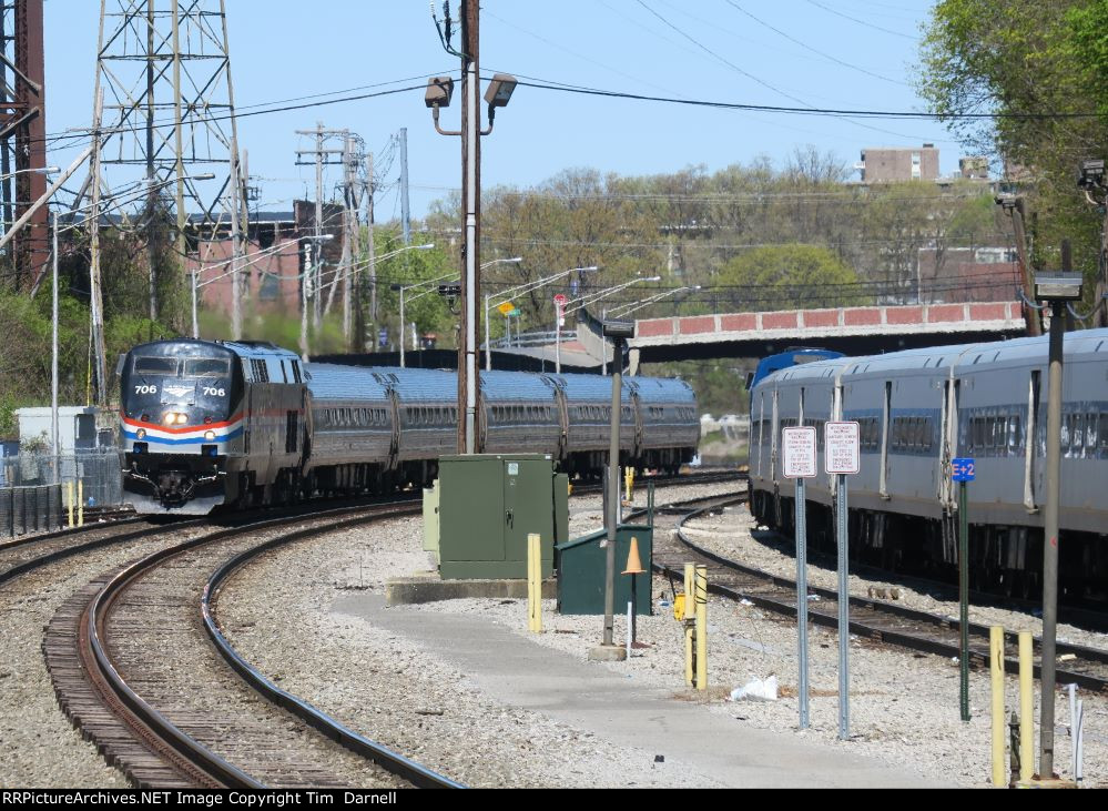 AMTK 706 arriving on train 238